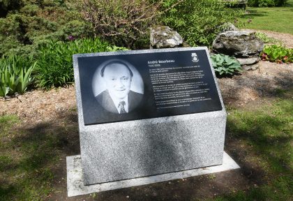 Commemorative plaque honouring André Bourbeau